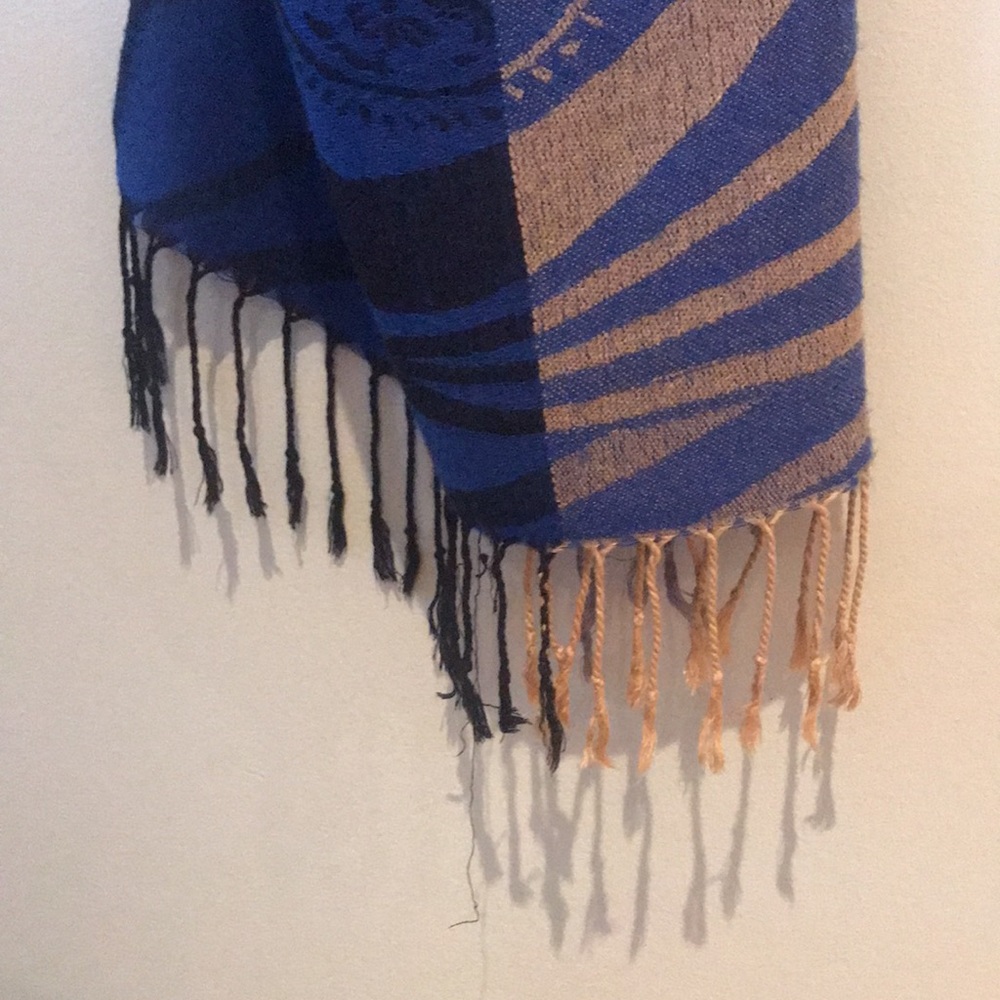 Scarf/Wrap - Picture 3 of 4